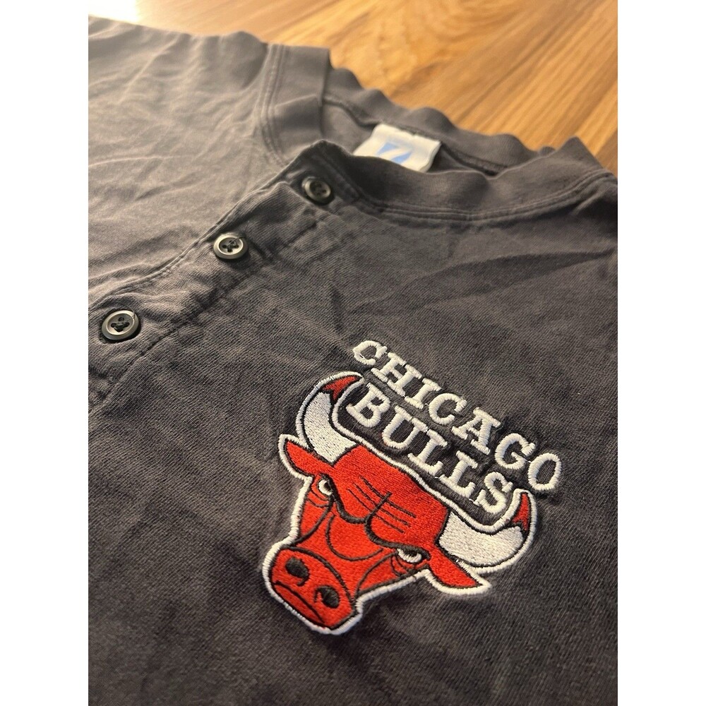 Chicago Bulls Vintage 90s NBA Embroidered T-Shirt Single Stitch Logo 7 Medium